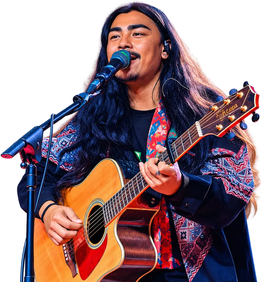 Kuma Sagar on stage with an acoustic guitar